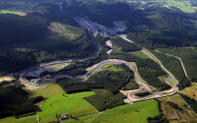 Spa | On The Pit Lane