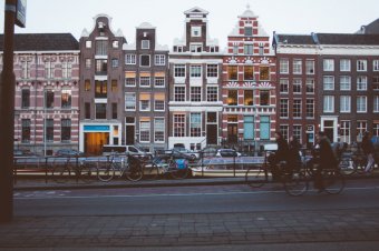 pictures of Amsterdam housses with bikes