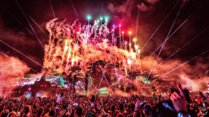 tomorrowland-belgium-2016-crowd-fireworks-party